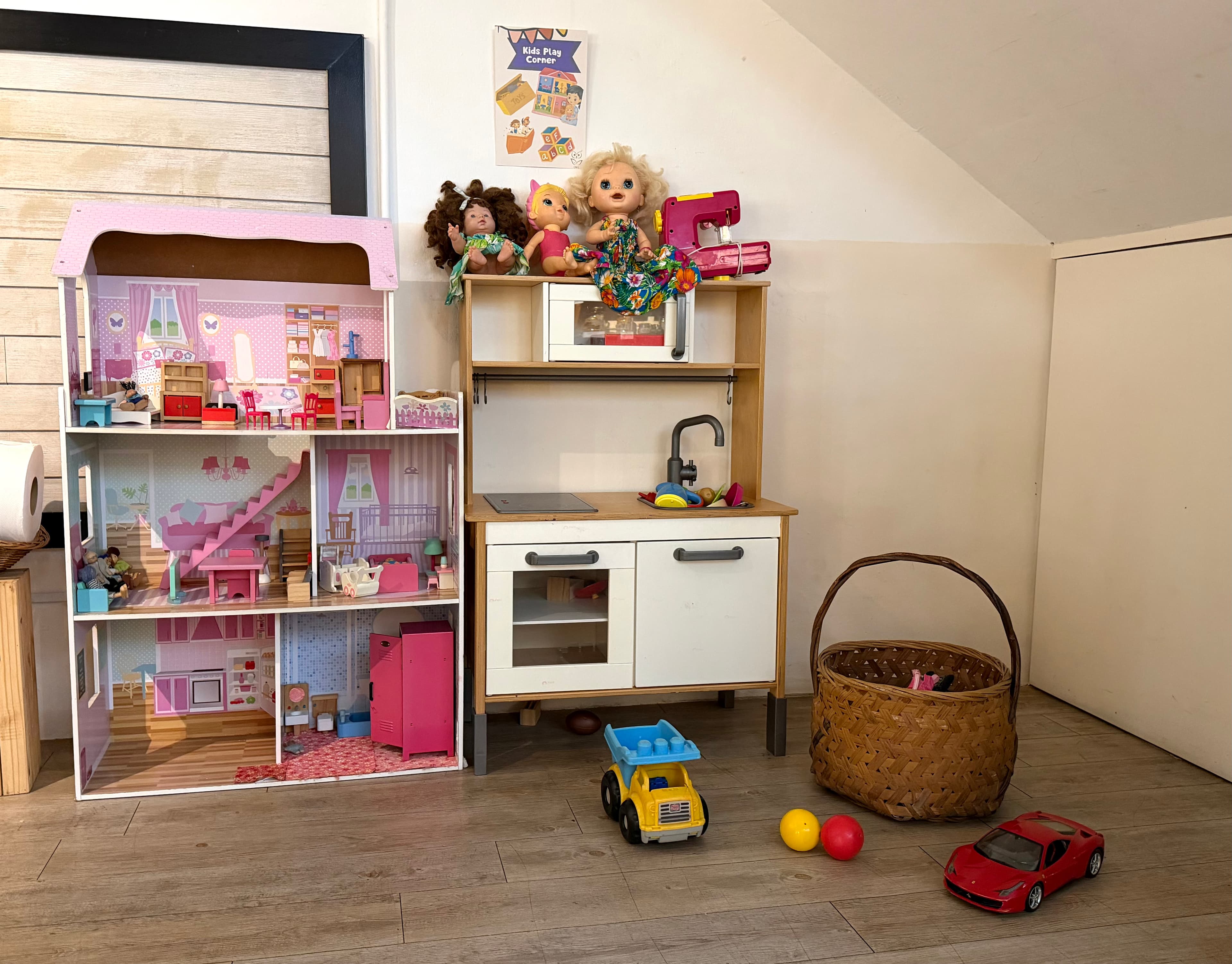 Kids play corner at OWL Café